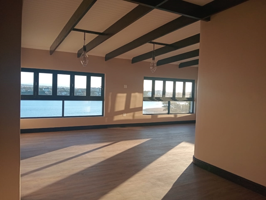 5 Bedroom Property for Sale in Paradise Beach Eastern Cape